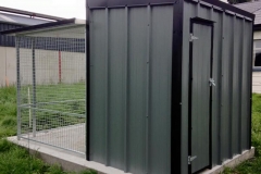 walk in unit with dog pen